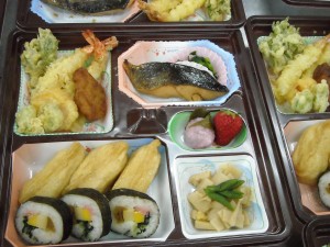 家族会弁当　①