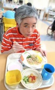 真鍋氏